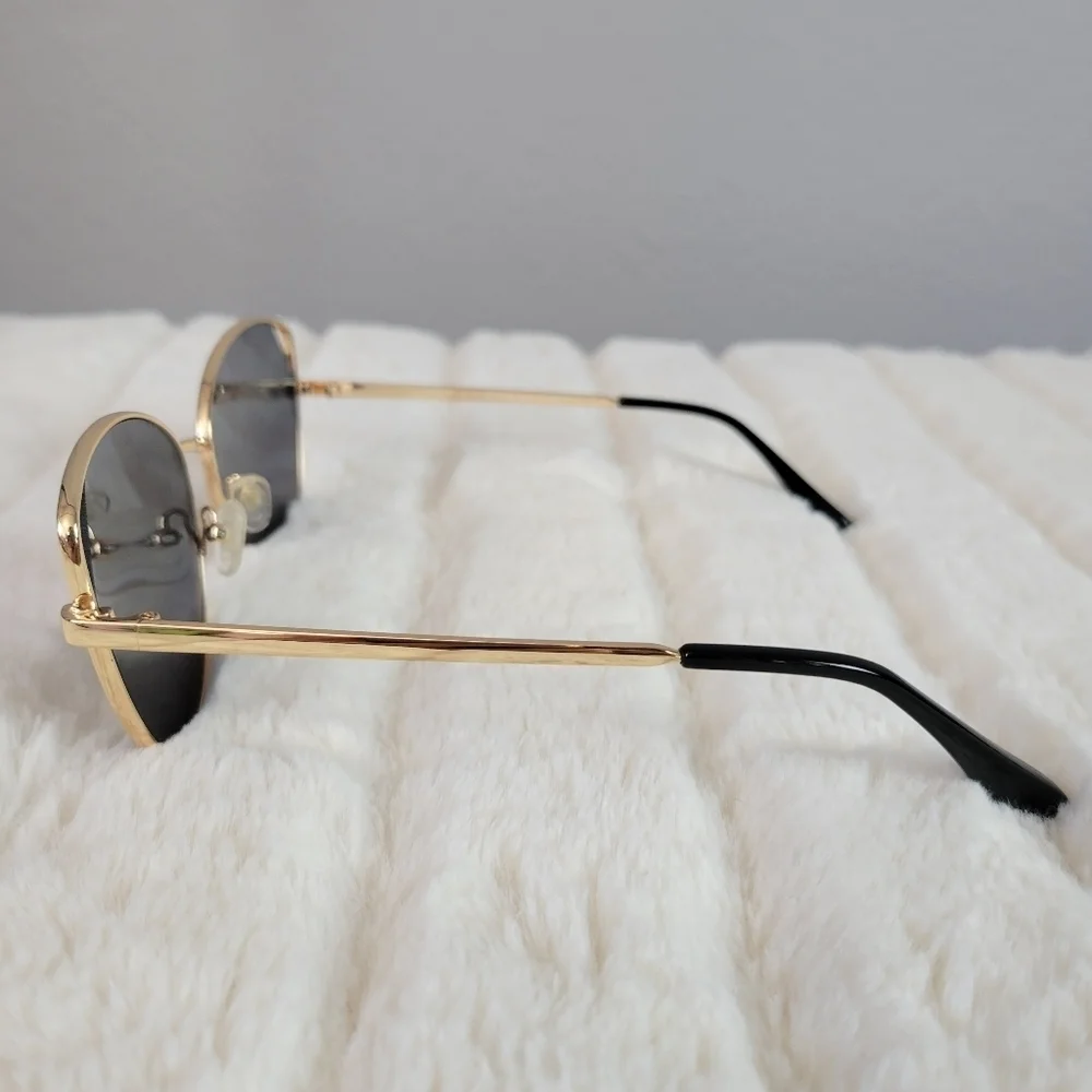 QUAY // ltd ed cut-out cateye sunglasses gold frames smoke lenses